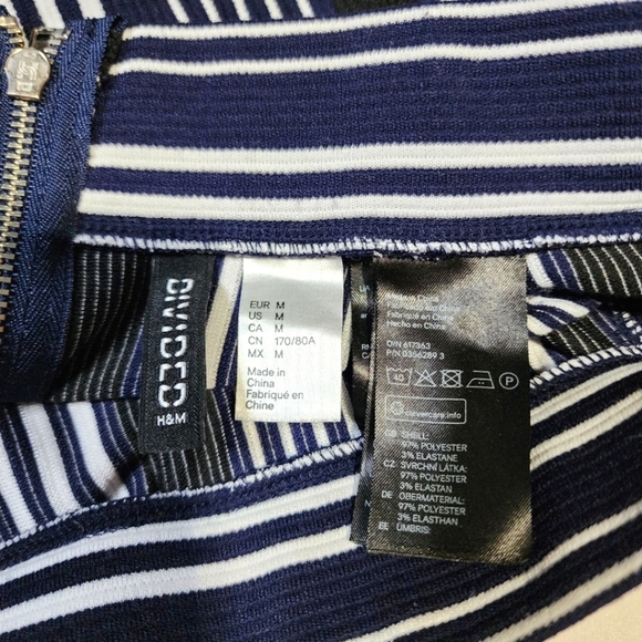 H&M Circle Mini Skirt Black Blue White Striped Size Medium Zip Closure - Picture 4 of 4